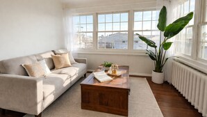 Smart TV - Pet Friendly Estate, Sleeps 20 Includes Linens, Towels, Beach Tags & Parking (Ocean City)