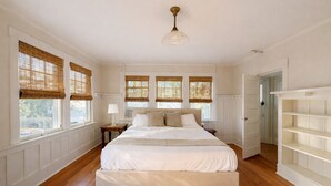 9 bedrooms, free WiFi, bed sheets - Pet Friendly Estate, Sleeps 20 Includes Linens, Towels, Beach Tags & Parking (Ocean City)