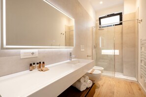 Shower, bidet, towels, shampoo - MareVista Sunrise - Private Garde and Parking (Bari)