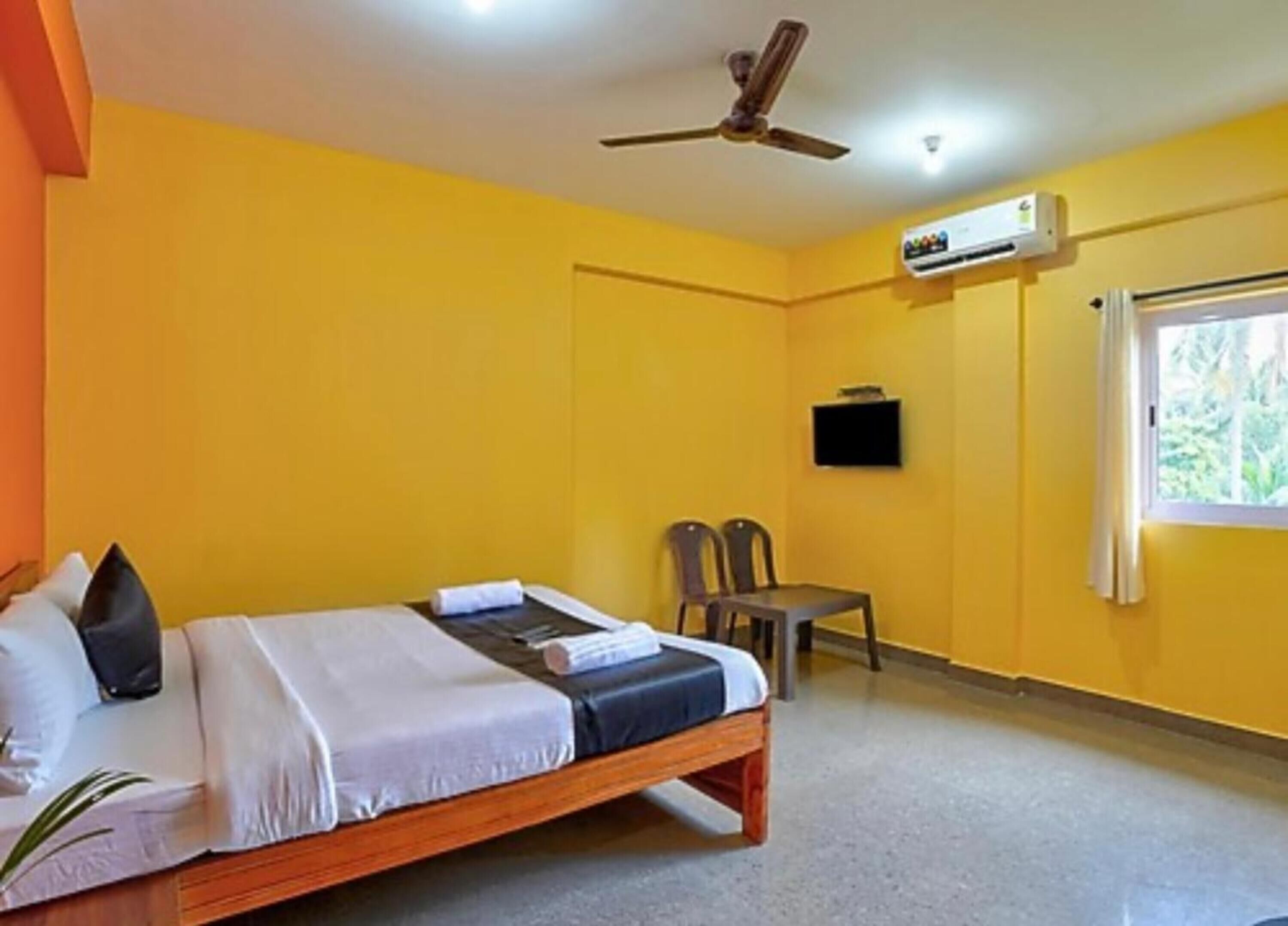 Rollaway beds, free WiFi, bed sheets