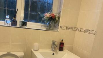 Room, 1 Bedroom | Bilik Mandi