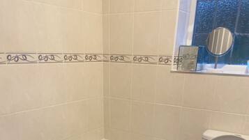 Room, 1 Bedroom | Bathroom