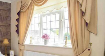 Room-cosy and Comfy Double Bedroom