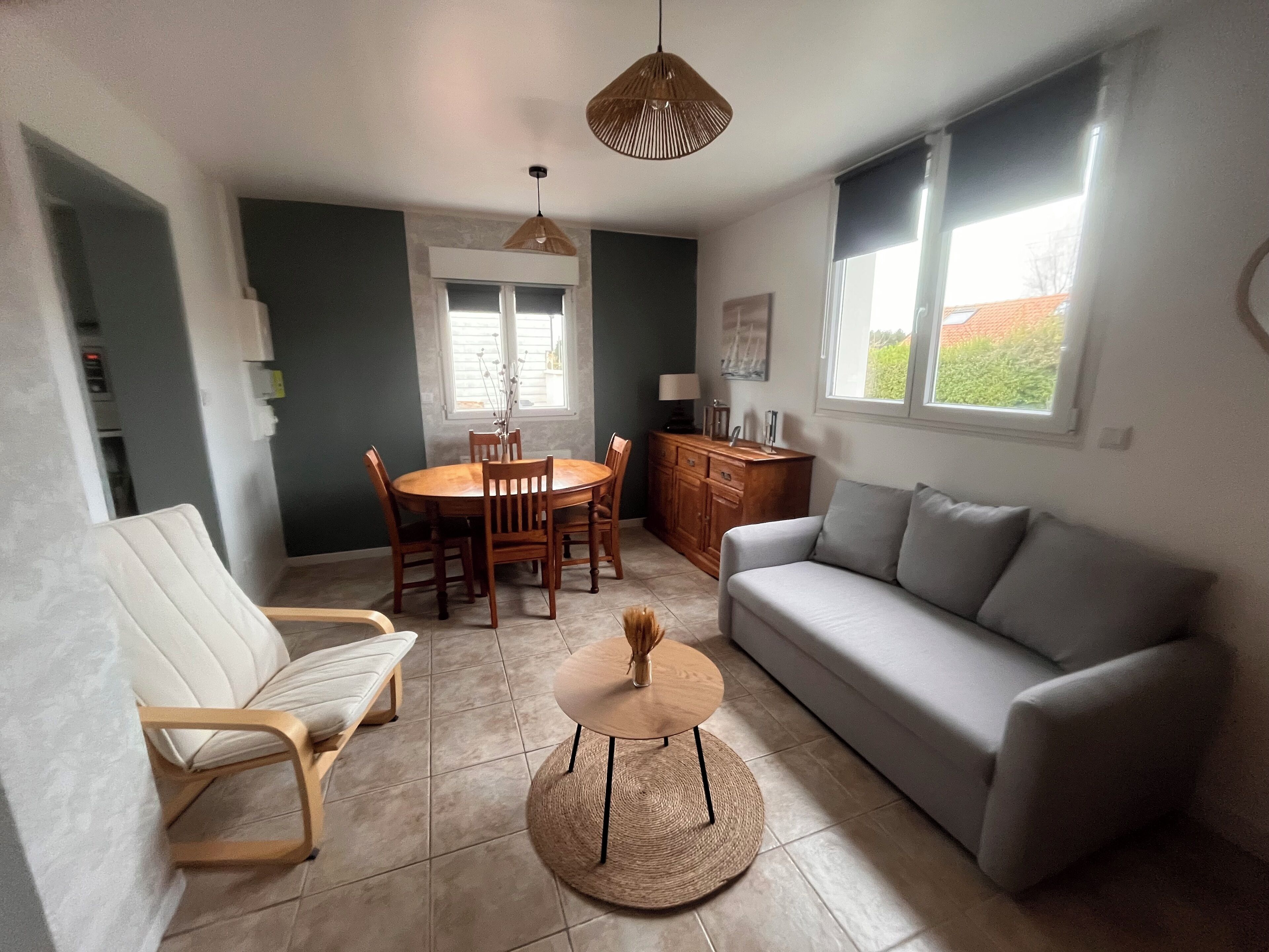 TV, bøker og stereoanlegg