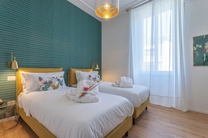 2 habitaciones, tabla de planchar con plancha, internet y ropa de cama