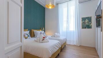 2 bedrooms, iron/ironing board, internet, bed sheets