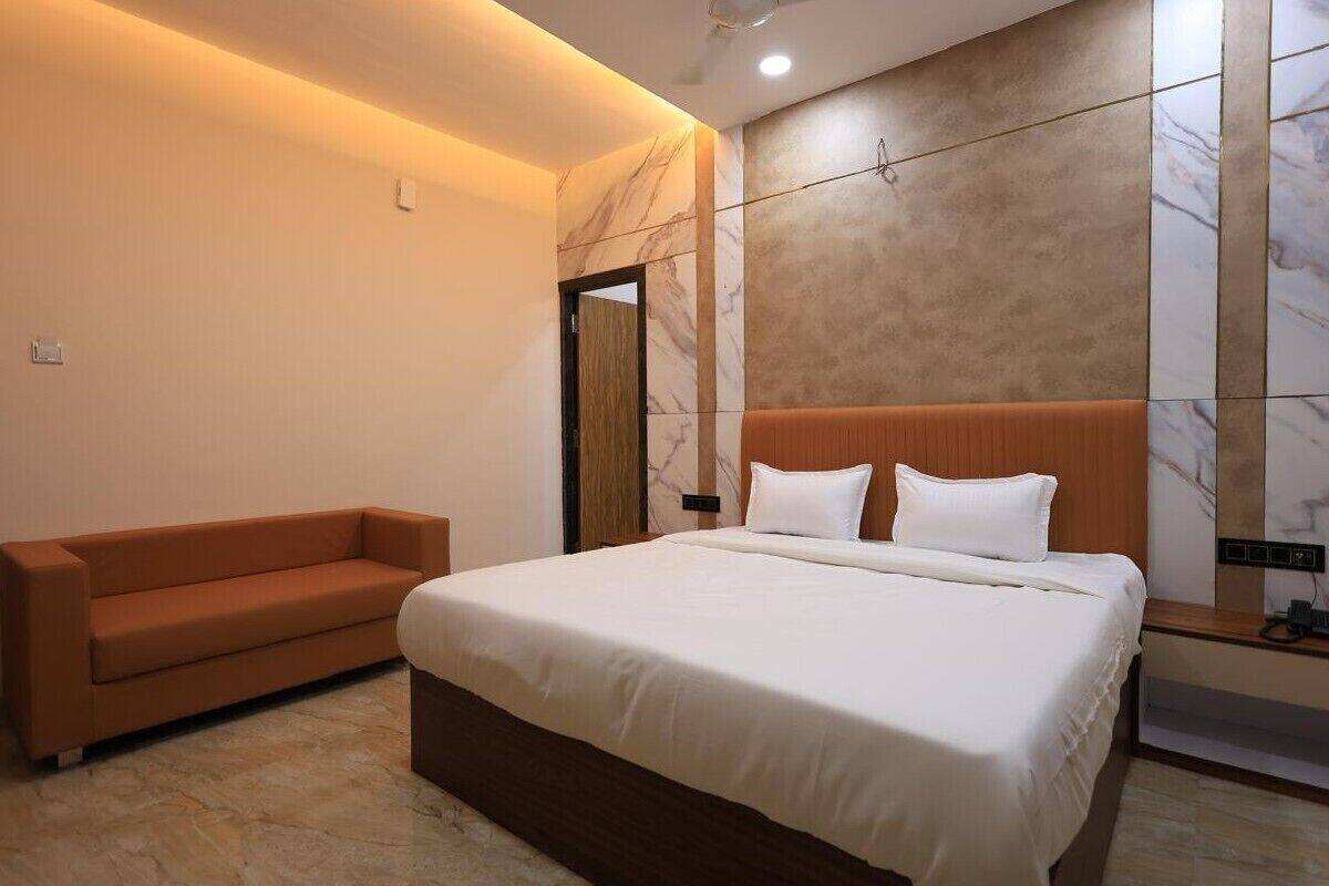 Luxury Single Room, 1 King Bed, City View | Desk, free WiFi