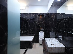 Separate tub and shower, hair dryer, towels, soap - Hotel Anmol One (Indore)
