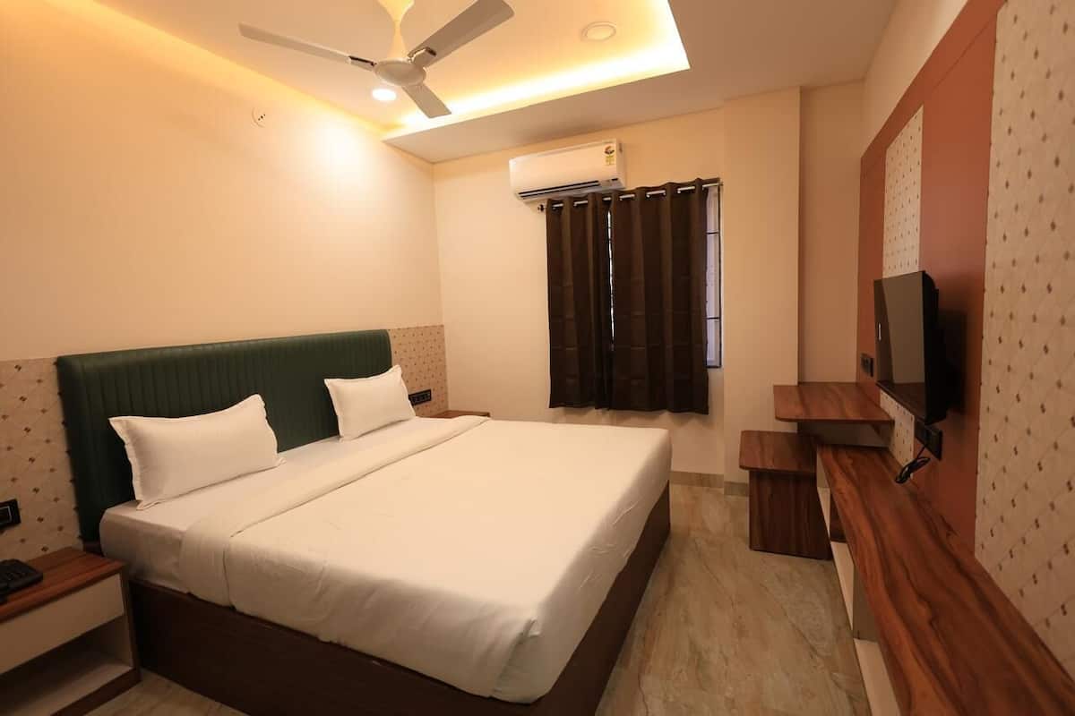 Habitación Deluxe doble, 1 cama de matrimonio grande, vistas a la ciudad | Escritorio, wifi gratis, ropa de cama