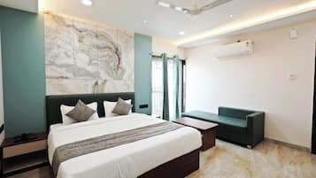 Escritorio, wifi gratis y ropa de cama