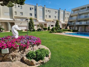 Pool - Bright 2-bedroom apartment near Riells beach (L'Escala)