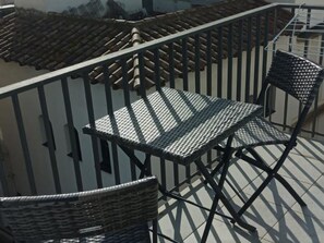 Outdoor dining - Cozy studio in Roses with air conditioning and terrace (Roses)