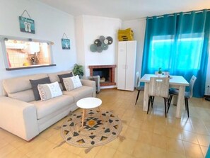 TV - Beautiful apartment with terrace and private parking in Roses (Roses)