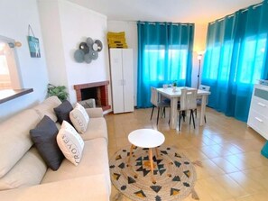 TV - Beautiful apartment with terrace and private parking in Roses (Roses)
