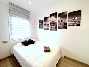 1 bedroom - Renovated beachfront apartment with AC and balcony in Roses (Roses)