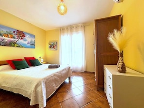 2 bedrooms, WiFi (free) - Charming Private House with Garden, 300m from Canyelles Beach - Sleeps 6, Roses, Spain (Roses)