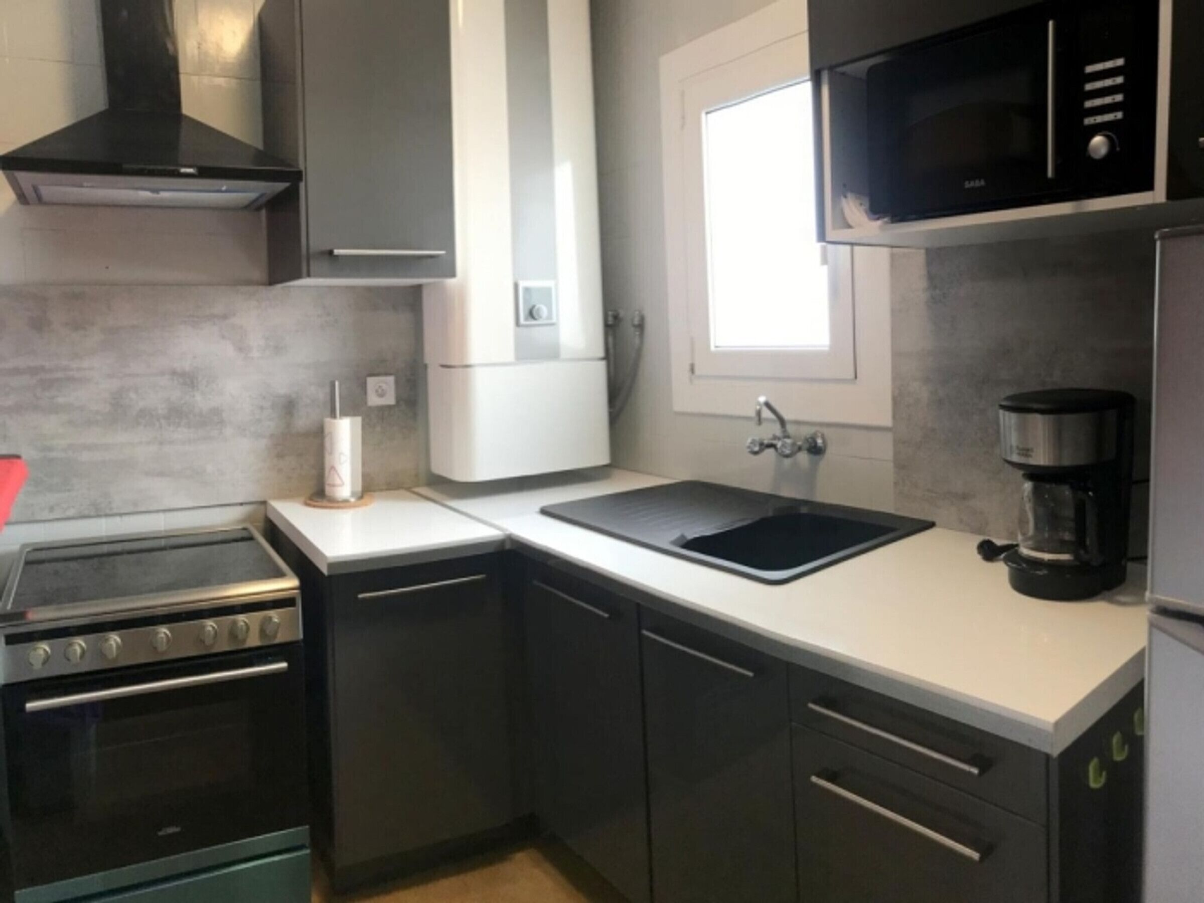 Fridge, microwave, oven, coffee/tea maker