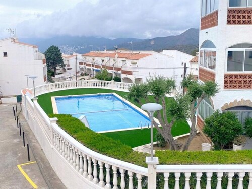 Charming House in Roses: Private Terrace, Pool, A/C, Parking, Sleeps 4