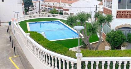 Charming House in Roses: Private Terrace, Pool, A/C, Parking, Sleeps 4