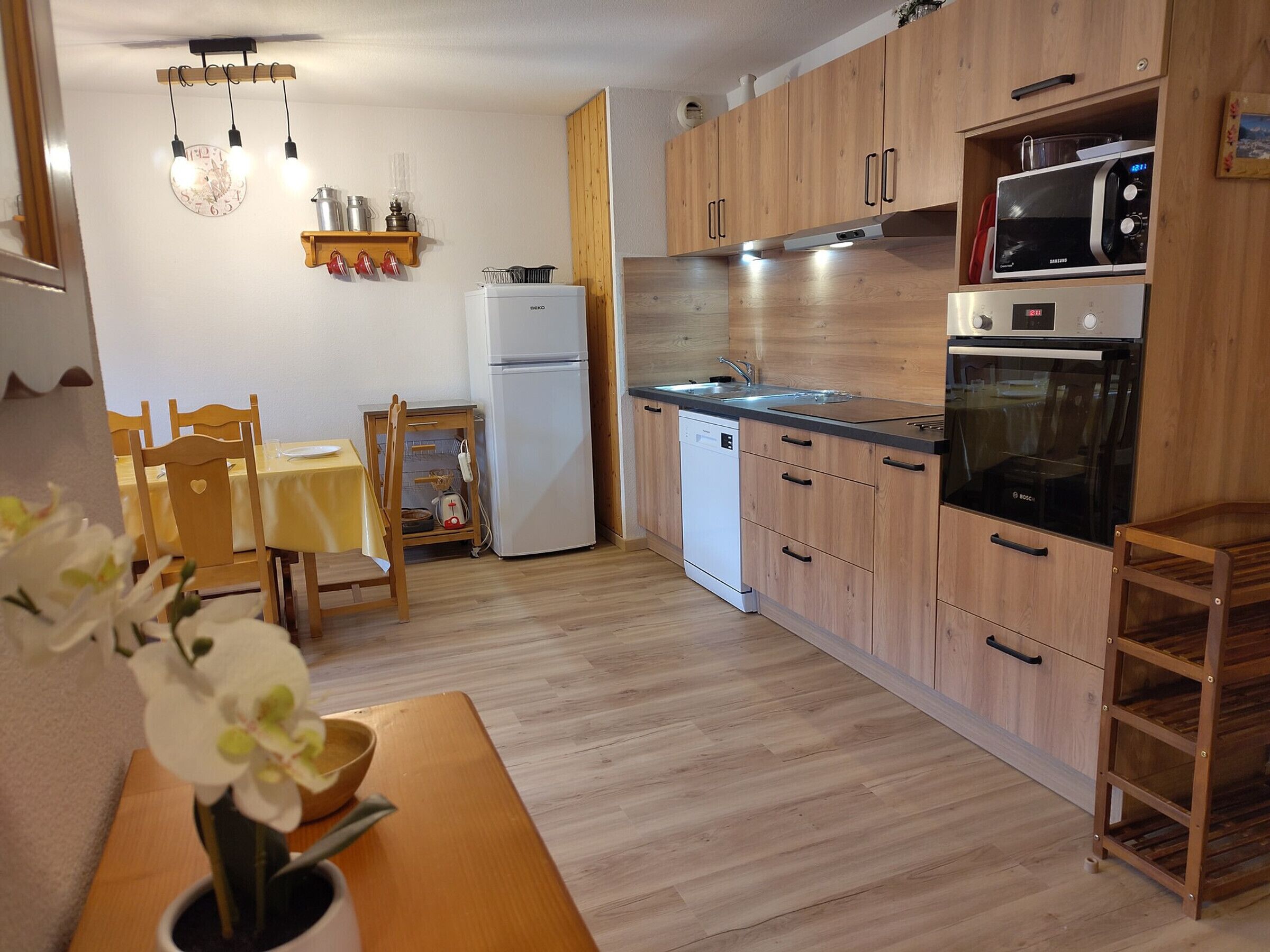 Kjøleskap, mikrobølgeovn, ovn og oppvaskmaskin