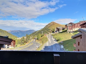Property grounds - Spacious duplex for 8 at the foot of the slopes in Belle Plagne (Belle Plagne)