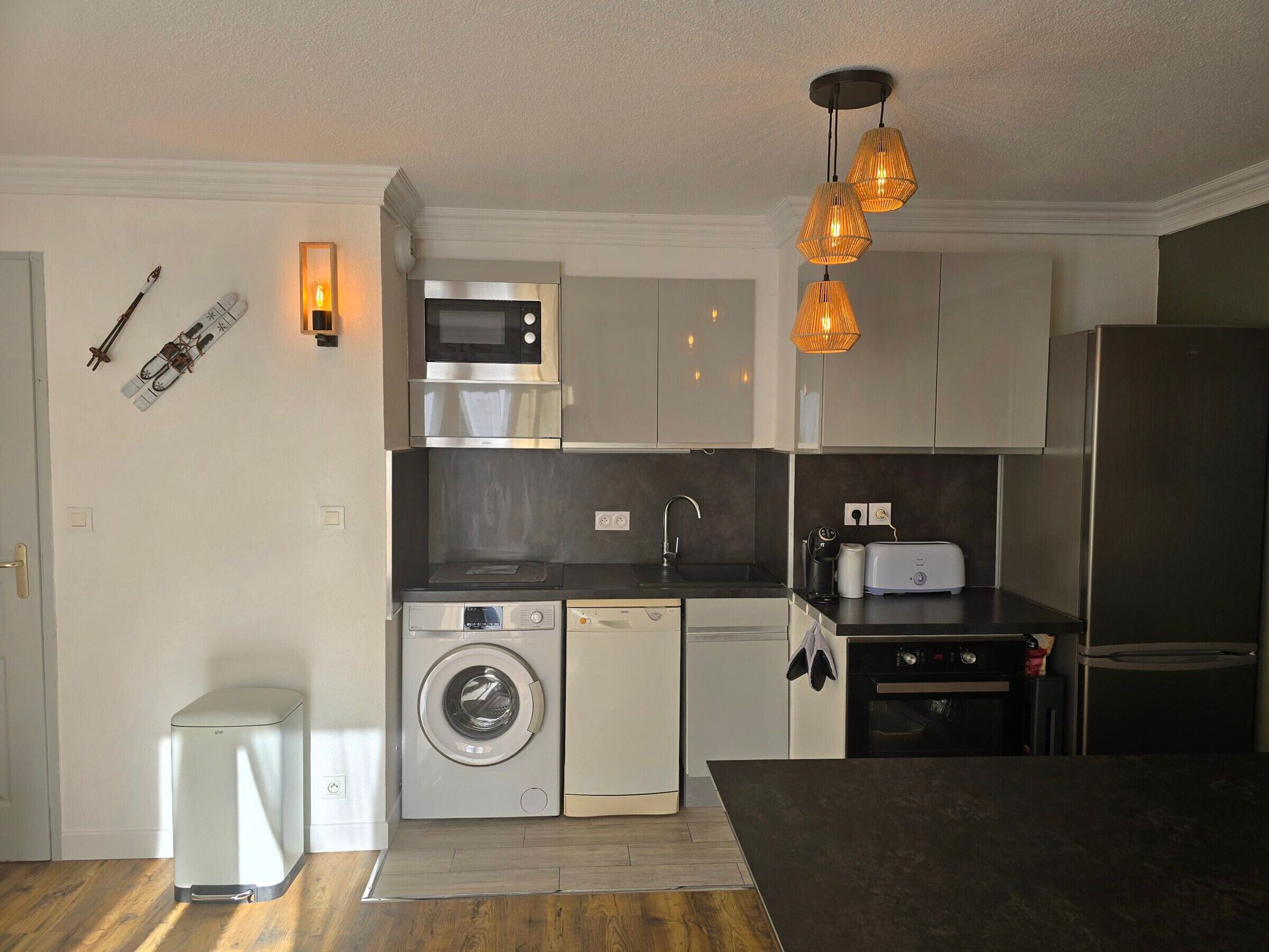 Kühlschrank, Mikrowelle, Geschirrspüler