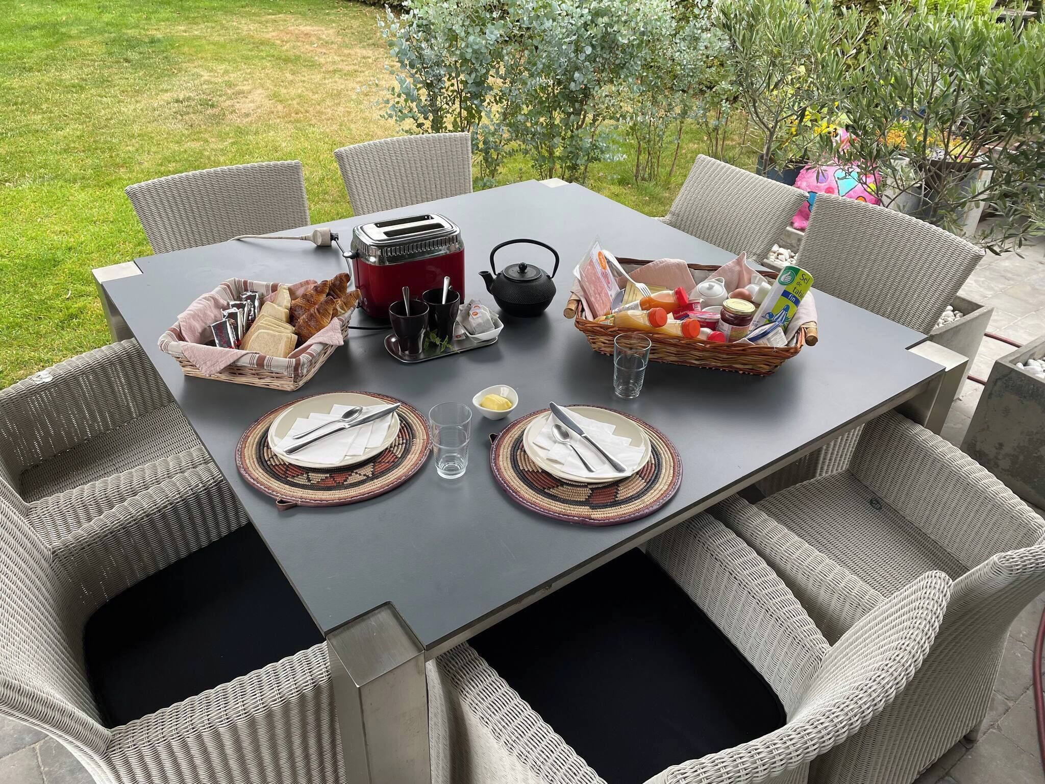 Shared Dormitory, 1 Bedroom, Smoking, Garden View | Outdoor dining