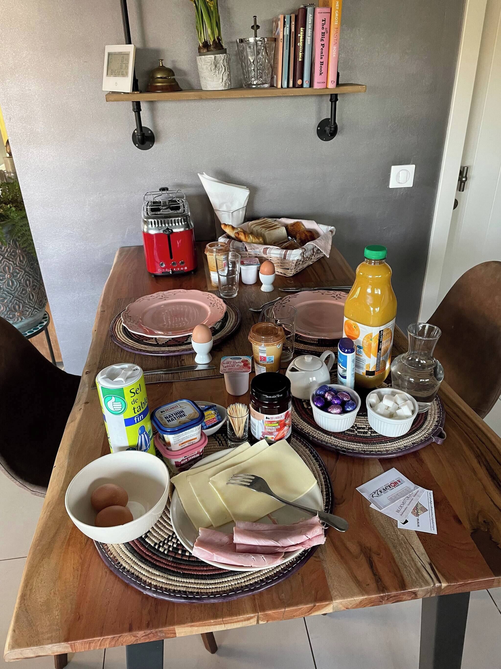 Shared Dormitory, 1 Bedroom, Smoking, Garden View | Dining