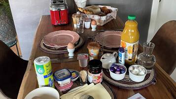 Shared Dormitory, 1 Bedroom, Smoking, Garden View | Dining