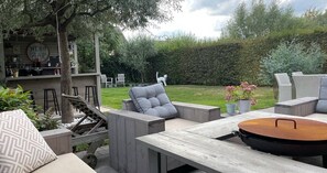 Outdoor dining - Room-be our Next Guest in Ghent (Ghent)