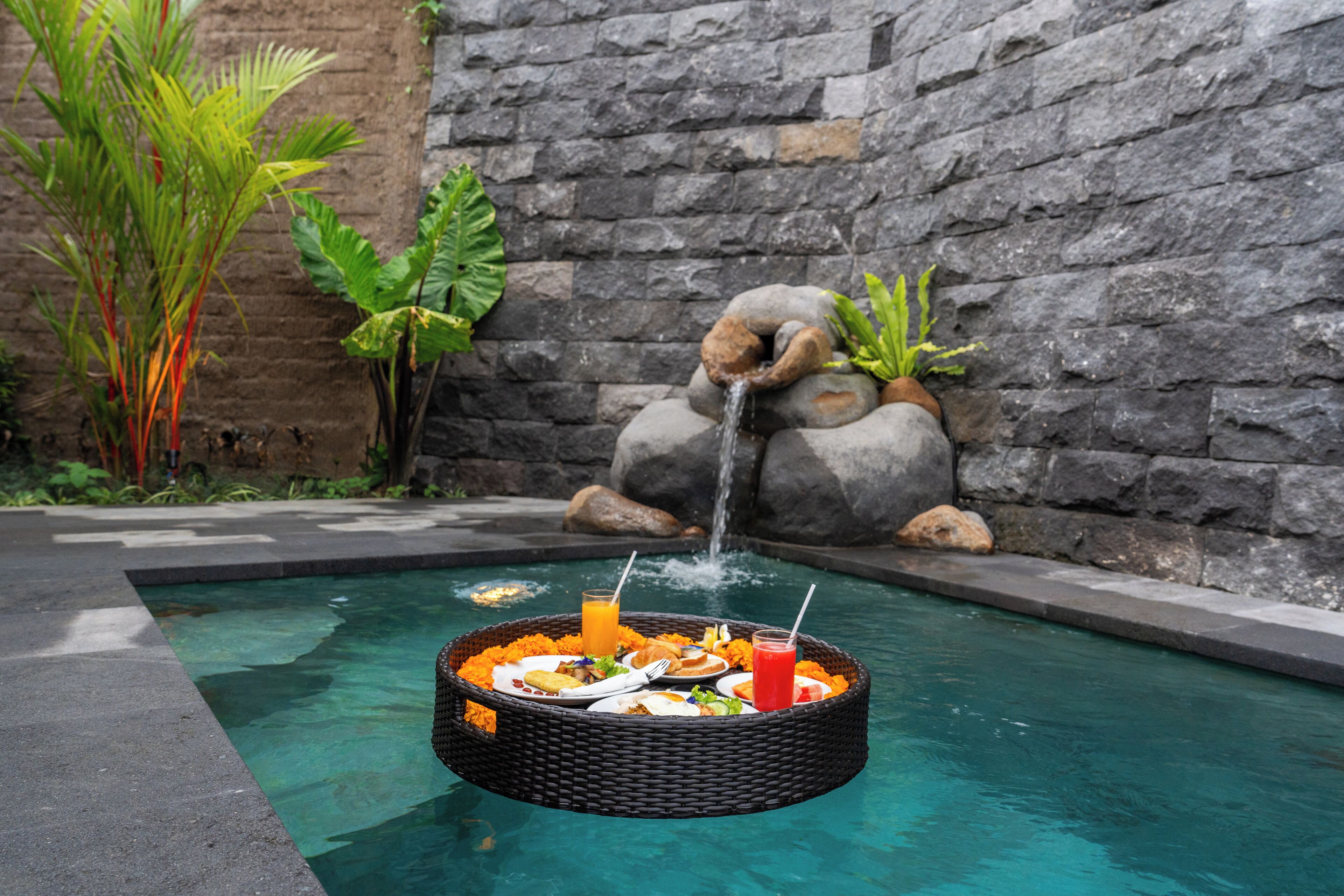 Outdoor pool, sun loungers