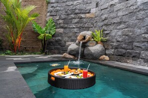 حمّام سباحة خارجي، مقاعد للتشمس