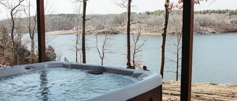 Bañera de hidromasaje al aire libre