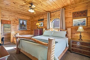 4 bedrooms, desk, free WiFi, bed sheets - Mountain View with 4 King Suites, WiFi, Game Room & Hot Tub! Close to Dollywood! (Sevierville)