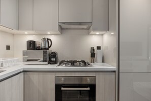 Apartamento luxo, 1 quarto, sacada, vista para a cidade | Cozinha privada