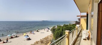 Seafront Escape Villa Nina: Garden, Balconies & Steps from the Sand