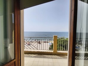 Interior - Seafront Escape Villa Nina: Garden, Balconies & Steps from the Sand (Quartu Sant'Elena)