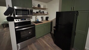 Private kitchen - Perfect 1-bedroom apartment with in welcoming Belleville (Belleville)