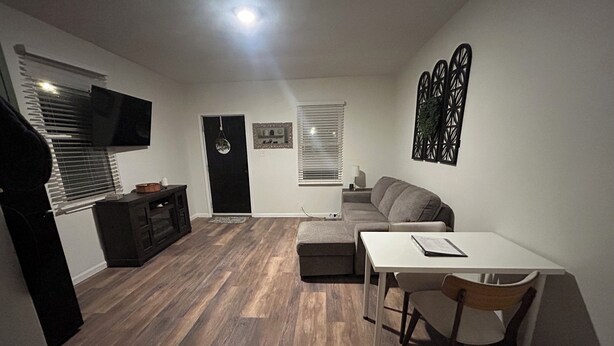 A compact living space with a sofa, a dining table, and a TV. - Perfect 1-bedroom apartment with in welcoming Belleville (Belleville)
