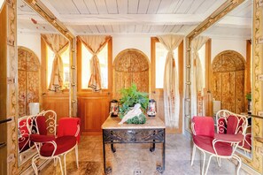 Interior - Signature Home – Pool & Panoramic Terrace (Goult)