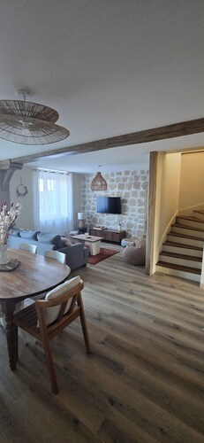 Renovated house facing the Loire for 6 people + garden on the Loire cycle route