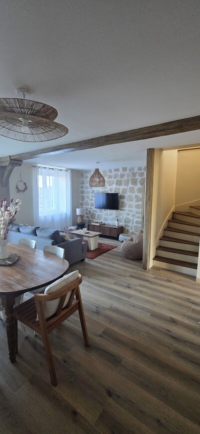 Renovated house facing the Loire for 6 people + garden on the Loire cycle route