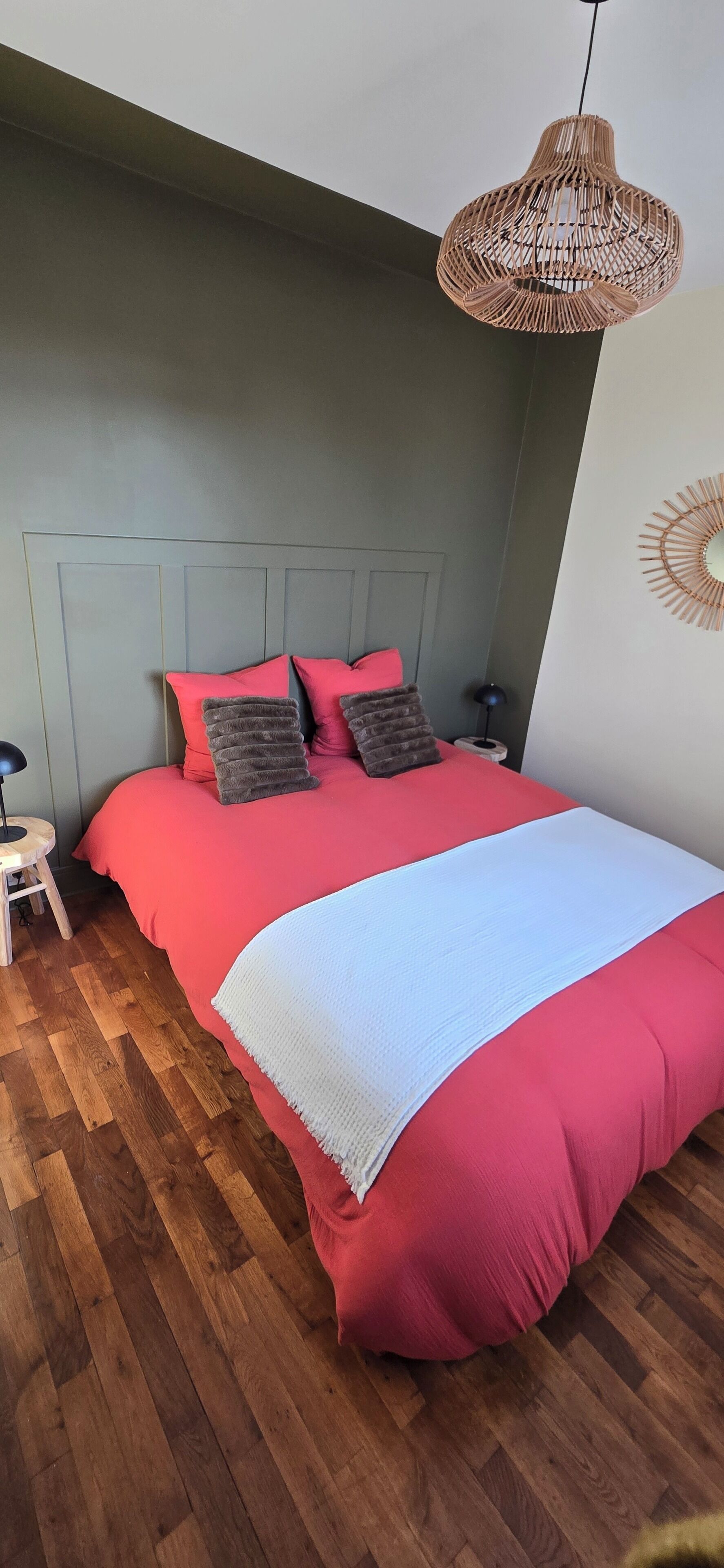 3 chambres, fer et planche à repasser, Wi-Fi, draps fournis