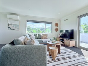 Smart TV, tenis de mesa y libros 