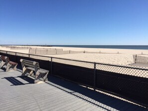 A short walk to the Manasquan Inlet from the boardwalk. - Stay just 1 block from the beach & boardwalk in this charming and newly renovated Point Pleasant Beach cottage. Perfect for families and small groups, this cozy beach retreat combines an unbeatable location with comfortable indoor and outdoor spaces (Point Pleasant Beach)