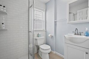 Hair dryer, towels - Stay just 1 block from the beach & boardwalk in this charming and newly renovated Point Pleasant Beach cottage. Perfect for families and small groups, this cozy beach retreat combines an unbeatable location with comfortable indoor and outdoor spaces (Point Pleasant Beach)