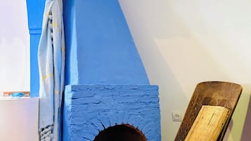 Double Room, Non Smoking, Housekeeping | Living area