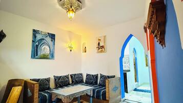 Double Room, Non Smoking, Housekeeping | Living area