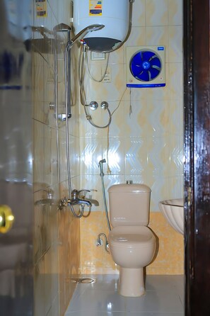 Bathroom - kings palace hotel (Cairo)