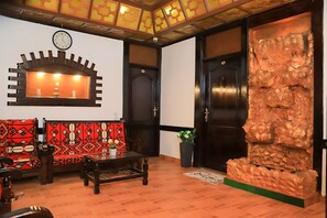 Lobby sitting area - kings palace hotel (cairo)